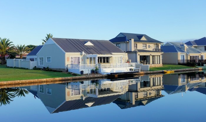 How to Stage a Waterfront Home for Sale